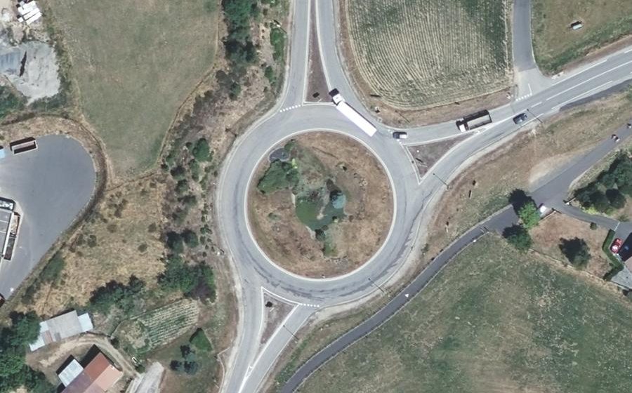Vue aérienne du Rond-point anonyme n°39528672