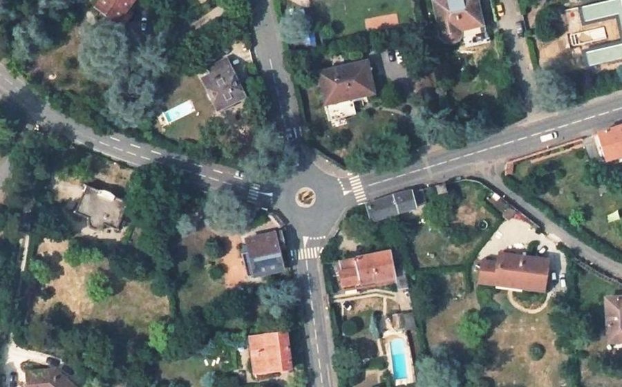 Vue aérienne du Rond-point anonyme n°39537594