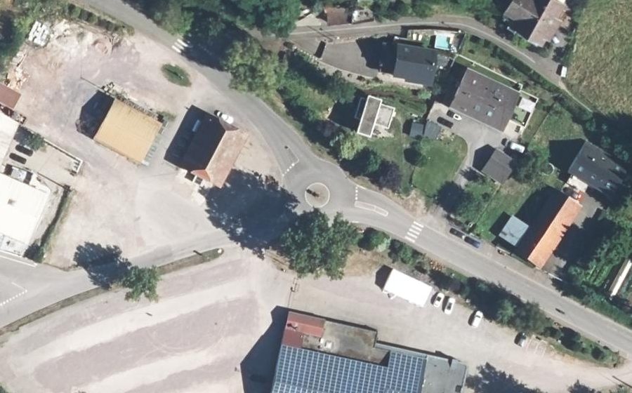 Vue aérienne du Rond-point anonyme n°39541232