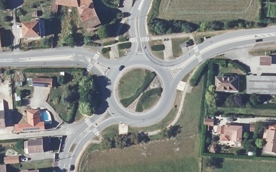 Vue aérienne du Rond-point anonyme n°39544598