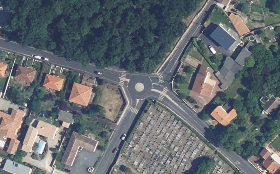 Vue aérienne du Rond-point anonyme n°39545624