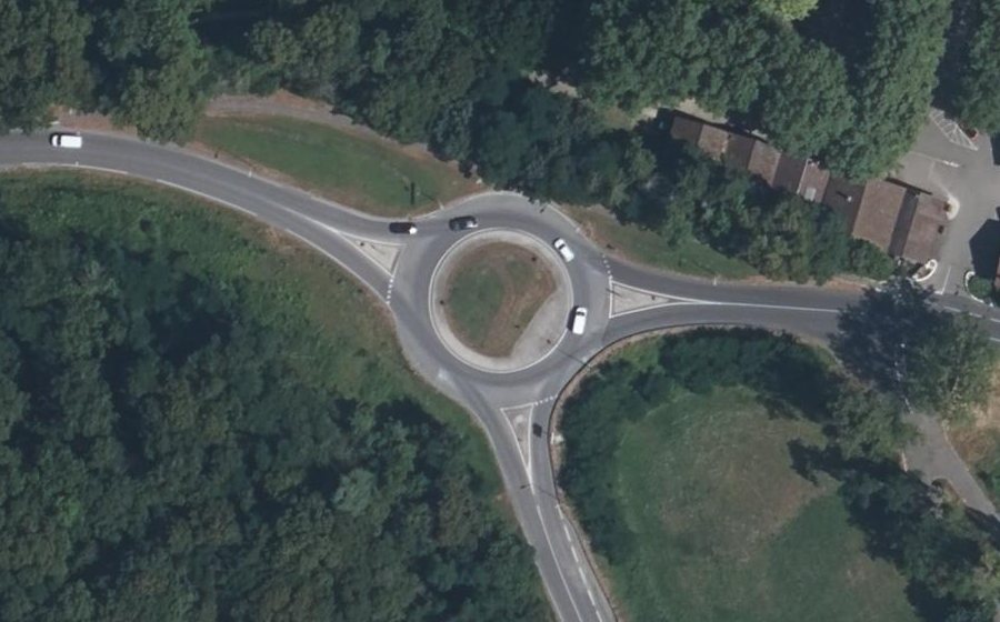 Vue aérienne du Rond-point anonyme n°395460488