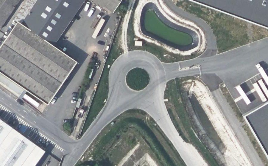 Vue aérienne du Rond-point anonyme n°395470002