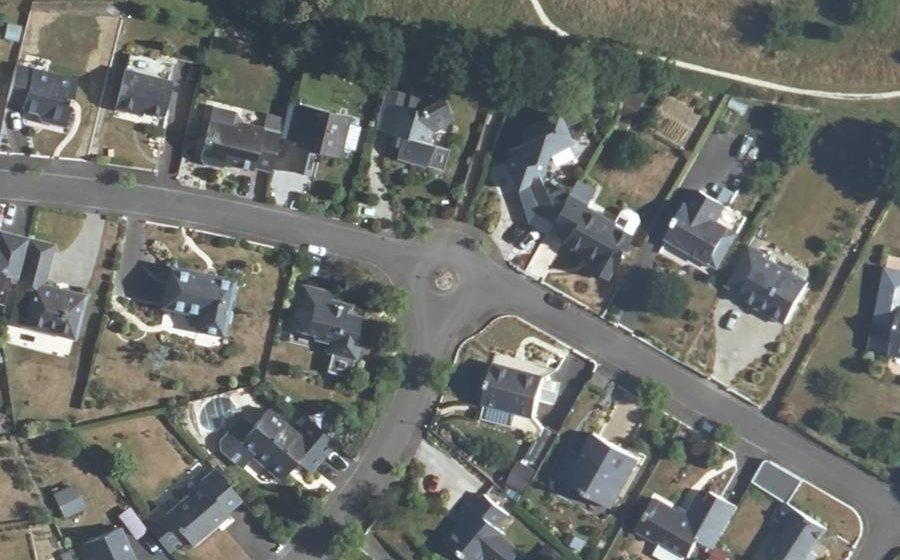 Vue aérienne du Rond-point anonyme n°395673706