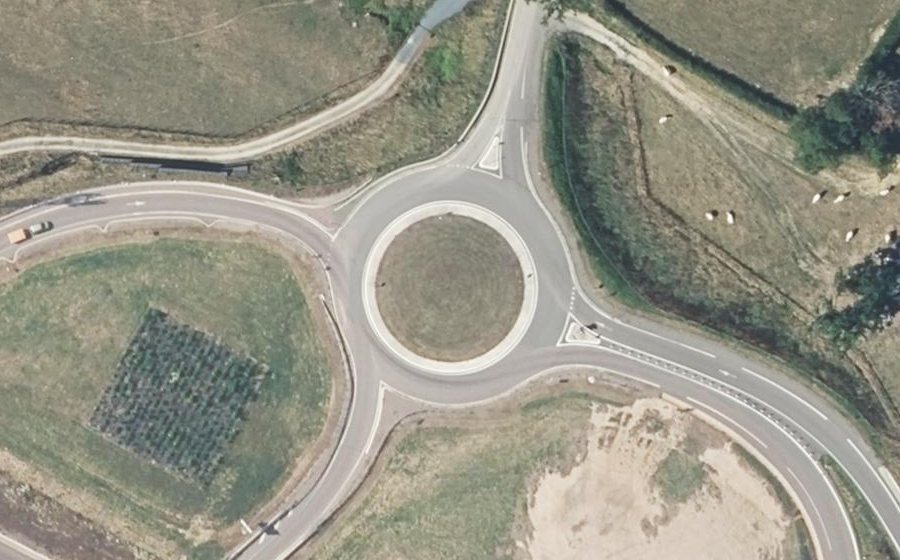 Vue aérienne du Rond-point anonyme n°395746891