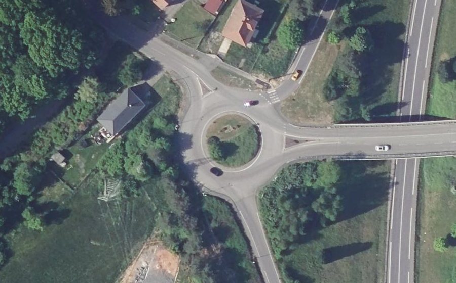 Vue aérienne du Rond-point anonyme n°39574933