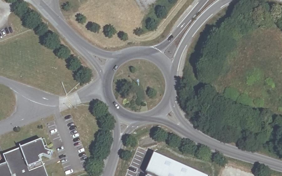 Vue aérienne du Rond-point anonyme n°39577434