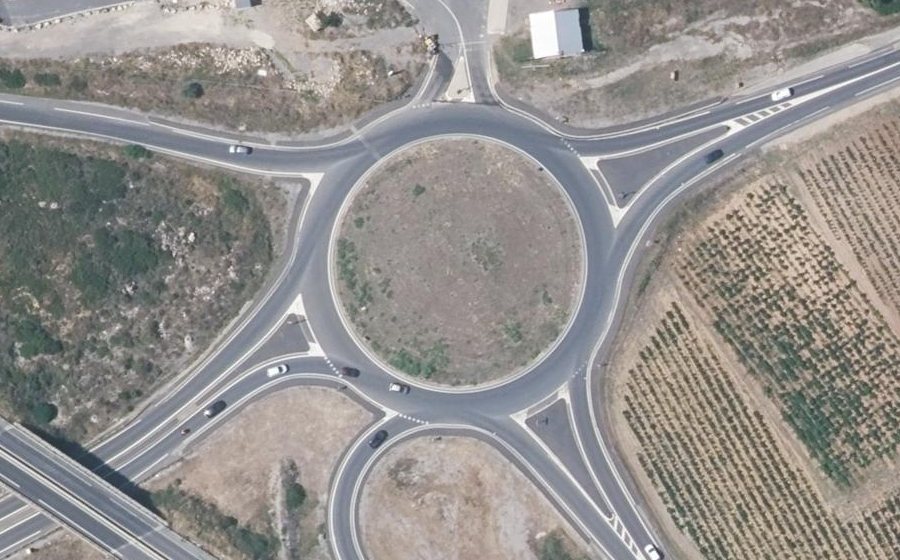 Vue aérienne du Rond-point anonyme n°39594420