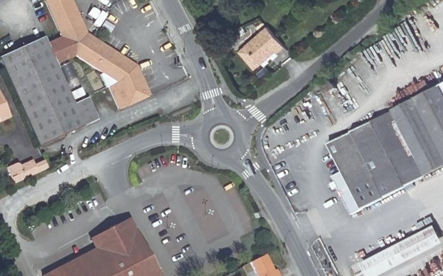 Vue aérienne du Rond-point anonyme n°39596686