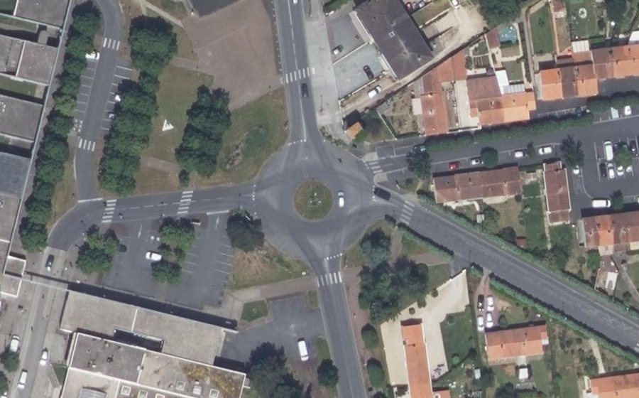 Vue aérienne du Rond-point anonyme n°39603306
