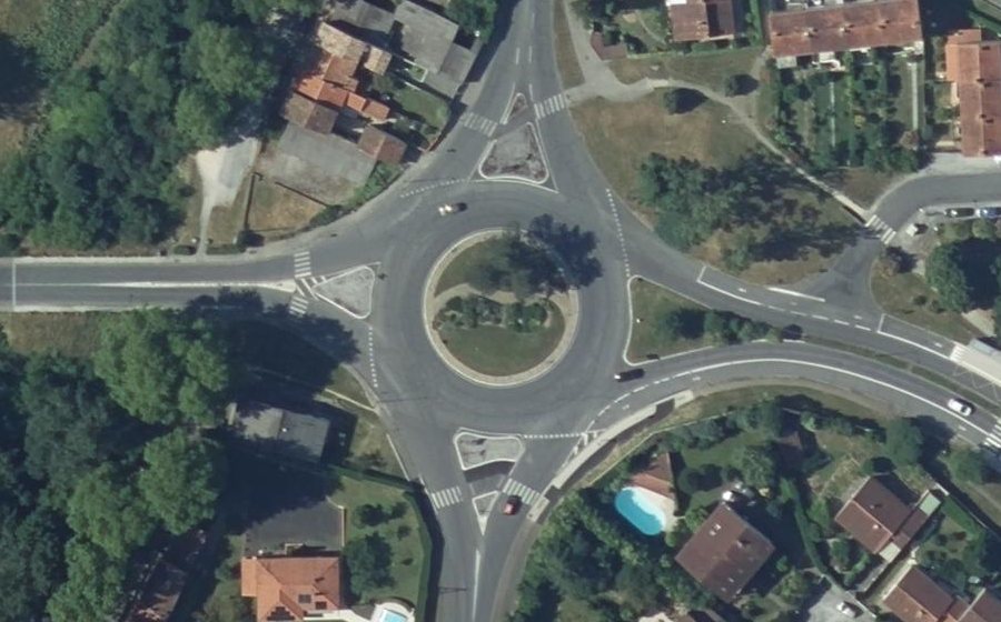Vue aérienne du Rond-point anonyme n°39605005