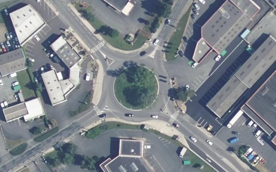 Vue aérienne du Rond-point anonyme n°39609281