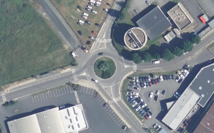 Vue aérienne du Rond-point anonyme n°39609283
