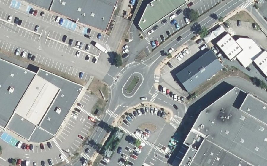 Vue aérienne du Rond-point anonyme n°396101918