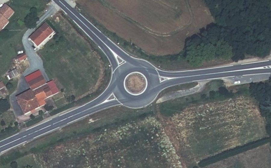 Vue aérienne du Rond-point anonyme n°39610231