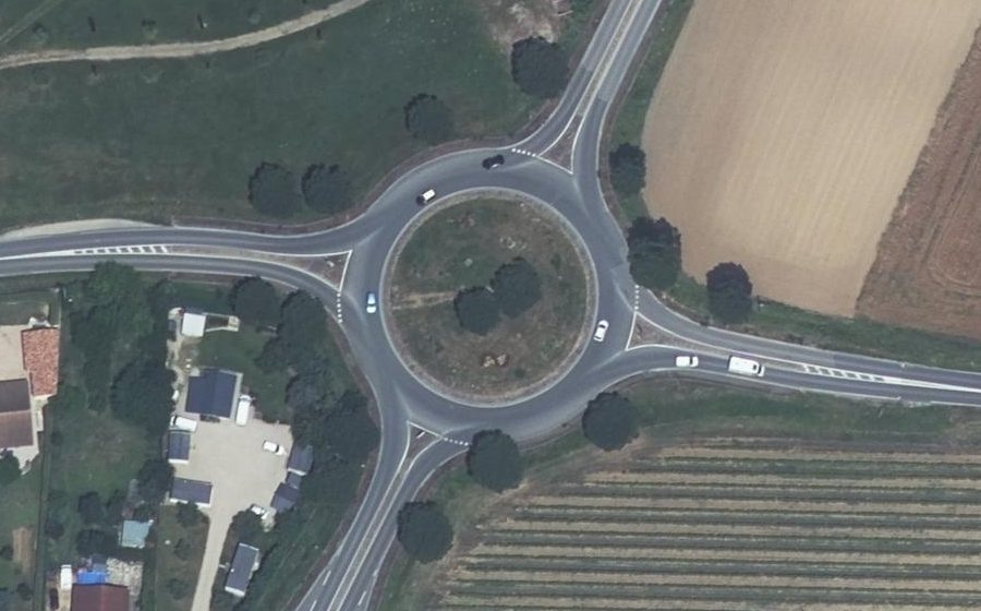Vue aérienne du Rond-point anonyme n°39610285