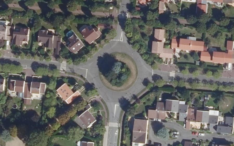 Vue aérienne du Rond-point anonyme n°39611359