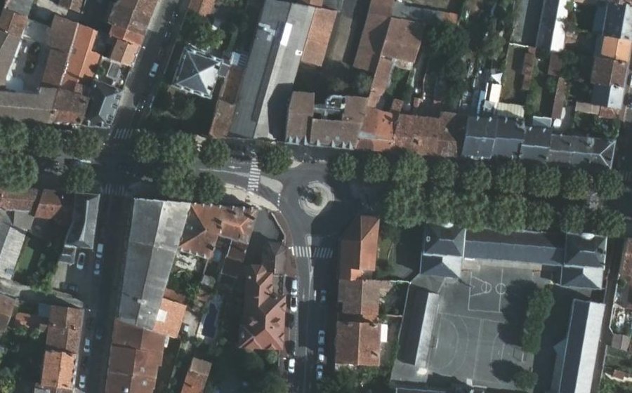 Vue aérienne du Rond-point anonyme n°396127207