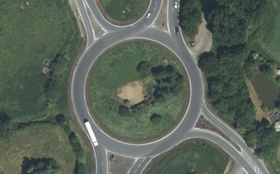 Vue aérienne du Rond-point anonyme n°39634231