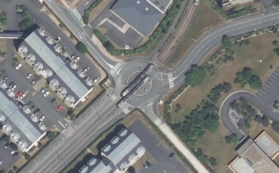 Vue aérienne du Rond-point anonyme n°39644087