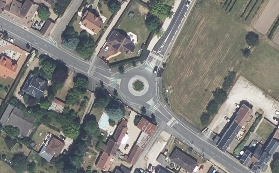Vue aérienne du Rond-point anonyme n°39644089