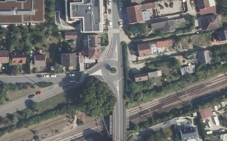 Vue aérienne du Rond-point anonyme n°39647122