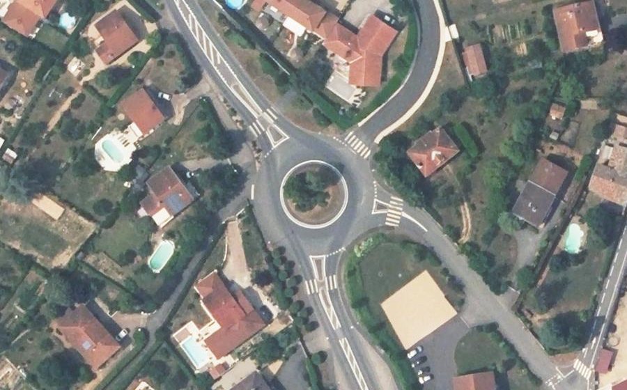 Vue aérienne du Rond-point anonyme n°39660720
