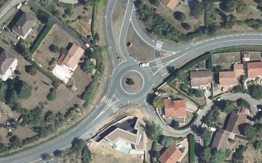 Vue aérienne du Rond-point anonyme n°39660735