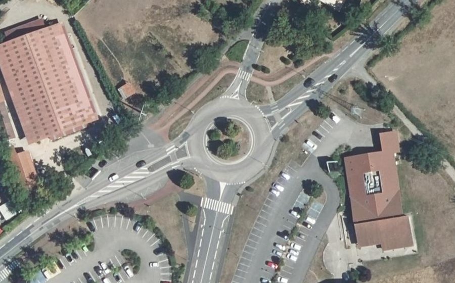 Vue aérienne du Rond-point anonyme n°39660738