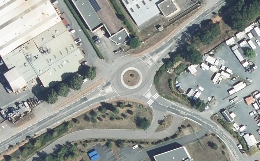 Vue aérienne du Rond-point anonyme n°39660741