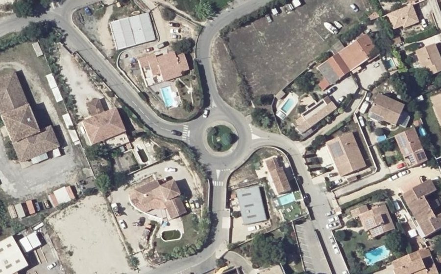 Vue aérienne du Rond-point anonyme n°39665480