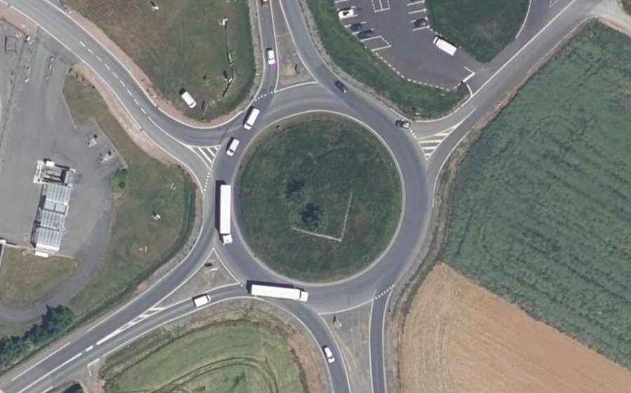 Vue aérienne du Rond-point anonyme n°39667180