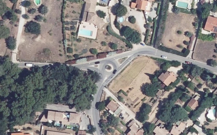 Vue aérienne du Rond-point anonyme n°39668311