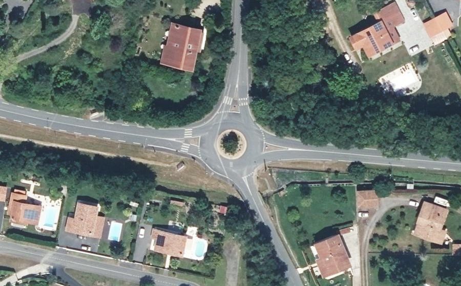 Vue aérienne du Rond-point anonyme n°39676114