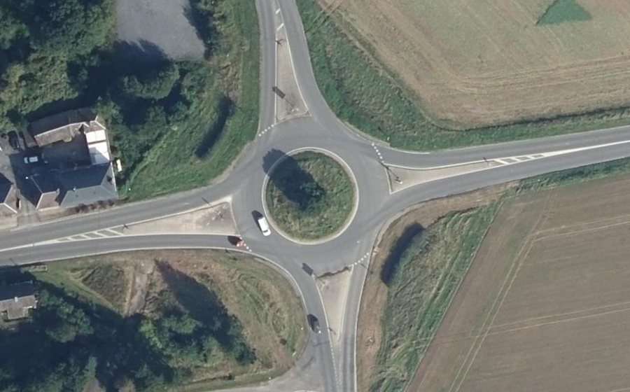 Vue aérienne du Rond-point anonyme n°39679966