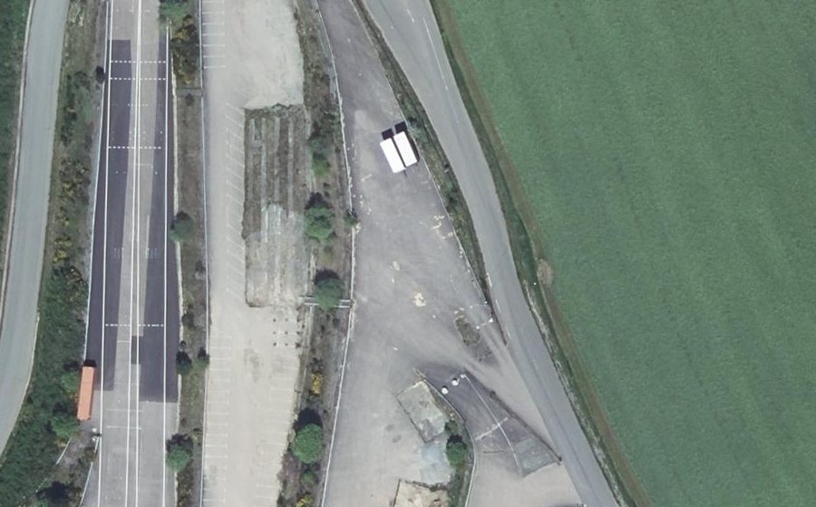 Vue aérienne du Rond-point anonyme n°396852149