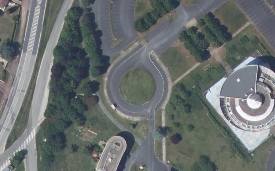 Vue aérienne du Rond-point anonyme n°39689984