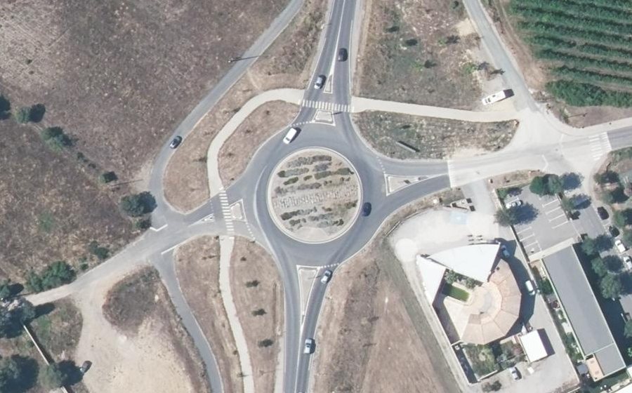 Vue aérienne du Rond-point anonyme n°396921616