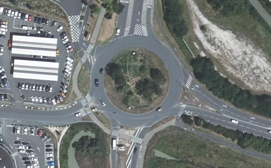 Vue aérienne du Rond-point anonyme n°39695969
