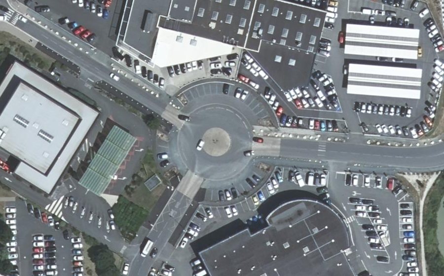 Vue aérienne du Rond-point anonyme n°39695976