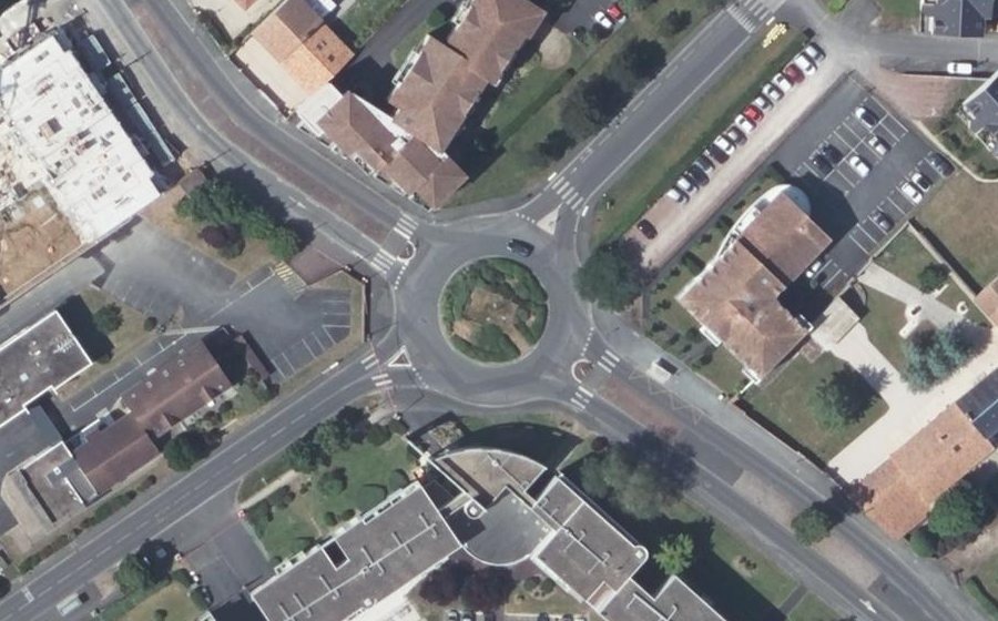 Vue aérienne du Rond-point anonyme n°39702037