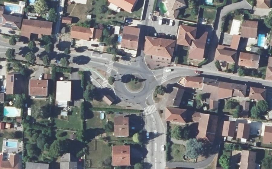 Vue aérienne du Rond-point anonyme n°39724658