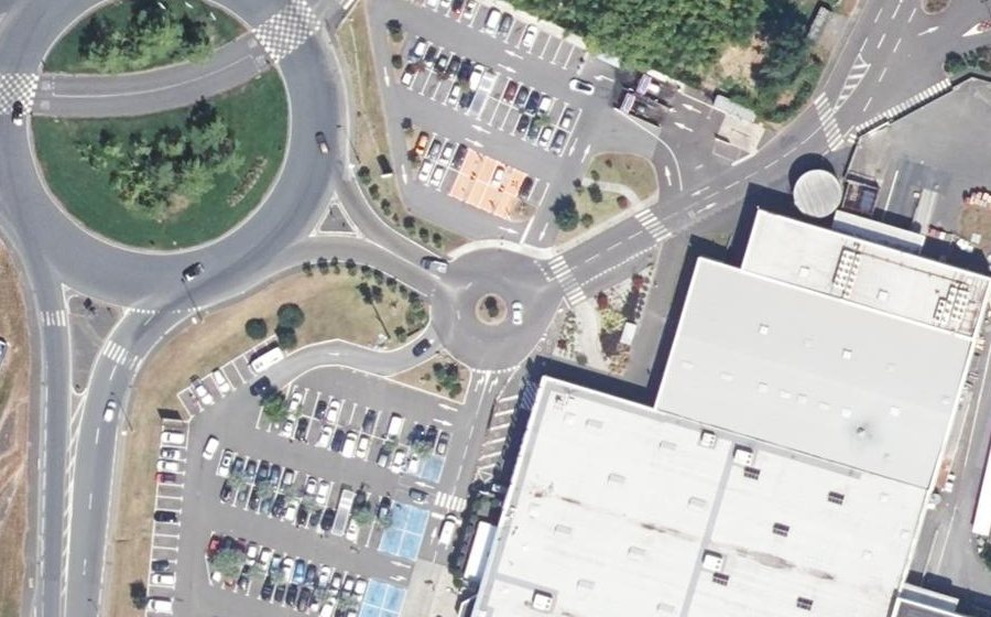 Vue aérienne du Rond-point anonyme n°39726127