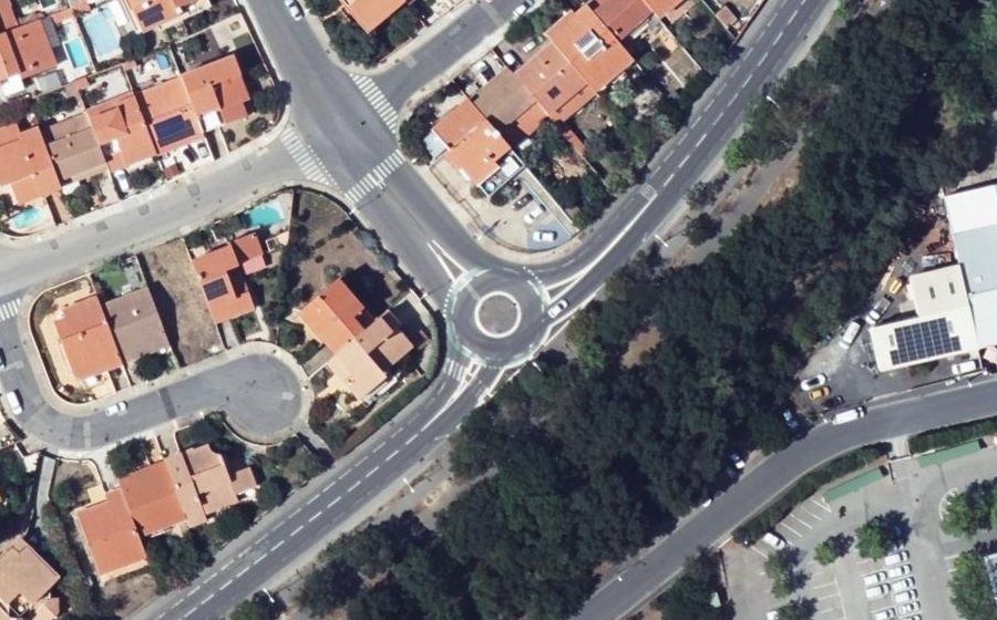 Vue aérienne du Rond-point anonyme n°397348075
