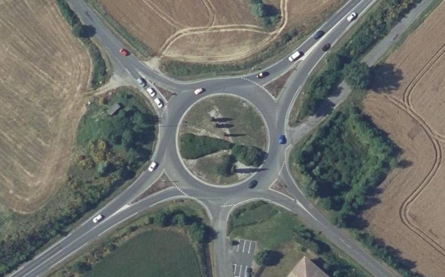 Vue aérienne du Rond-point anonyme n°39736201