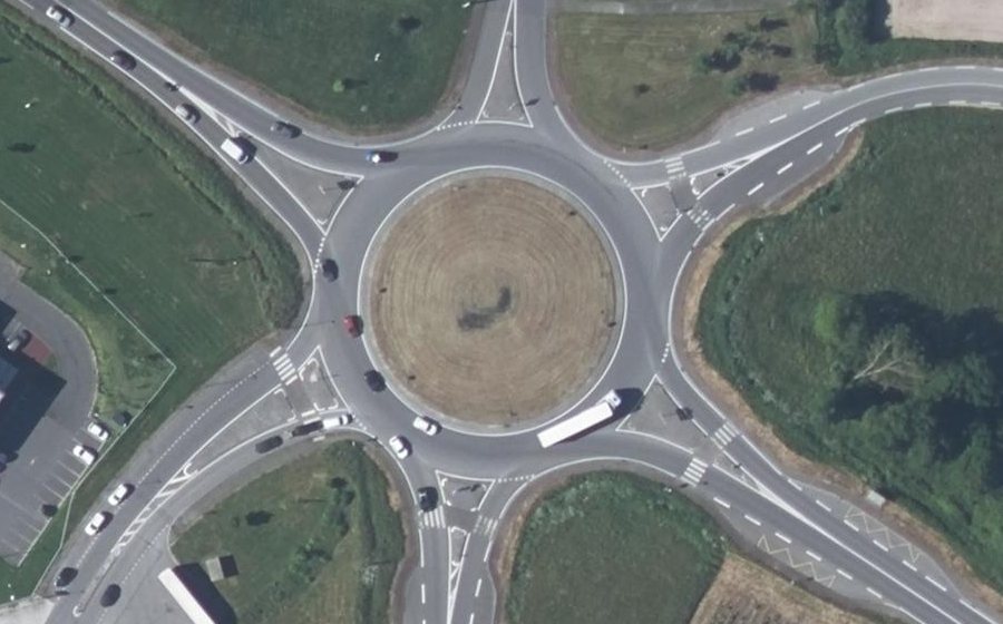 Vue aérienne du Rond-point anonyme n°39743647