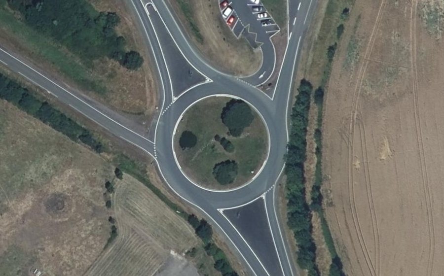 Vue aérienne du Rond-point anonyme n°39743684