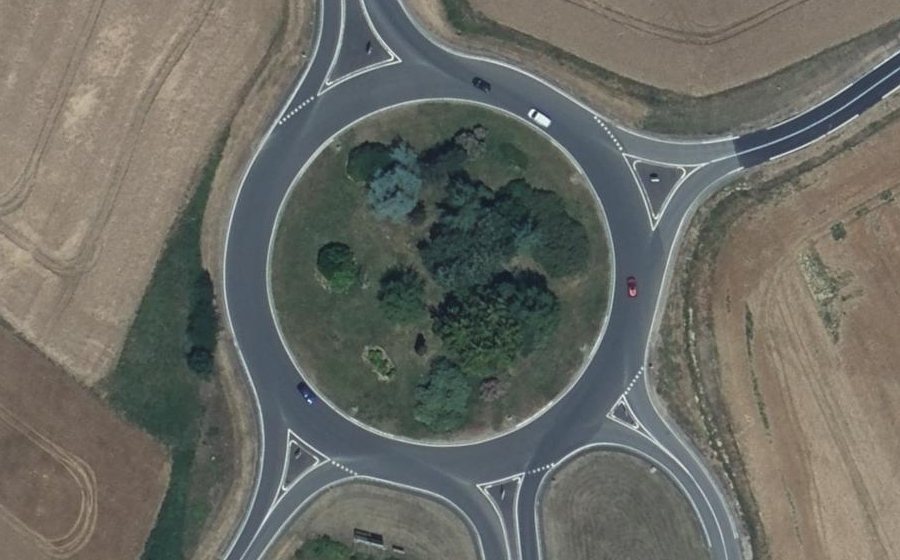 Vue aérienne du Rond-point anonyme n°39743689