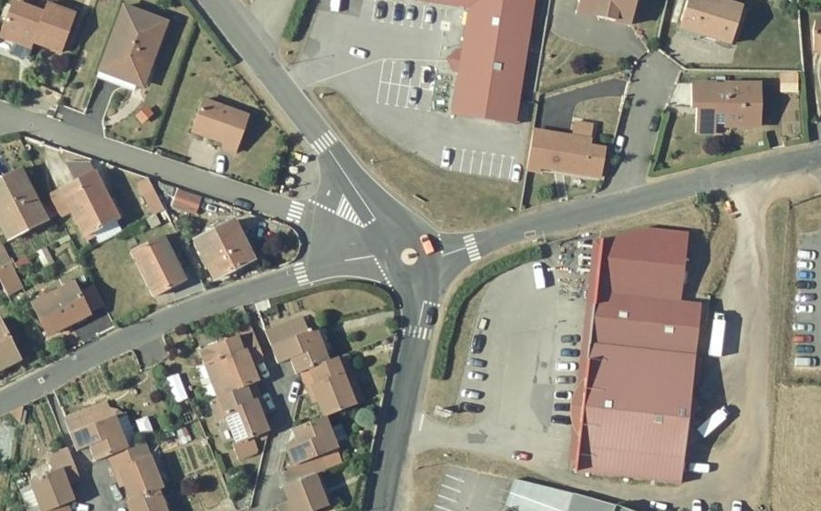 Vue aérienne du Rond-point anonyme n°39749917
