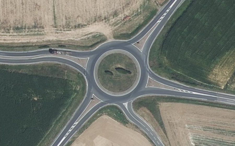 Vue aérienne du Rond-point anonyme n°39754258